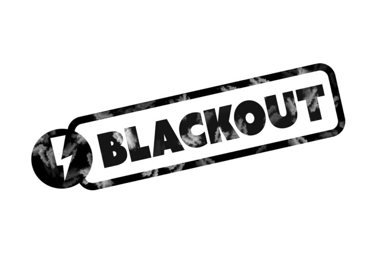 Notfallausrüstung für Krisenvorsorge gegen typische Blackout Fehler vermeiden