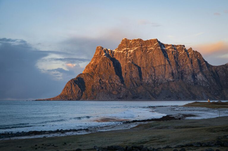 Lagerhalle mit essenziellen Lebensmitteln aus Deutschlands Notreserven Nahrung für Krisenvorsorge