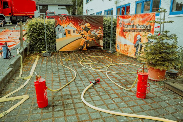 So bleiben Sie vorbereitet und handlungsfähig im Energie Notfall zuhause Vorbereitetes Zuhause mit Notstromaggregat und Beleuchtung im Energie Notfall