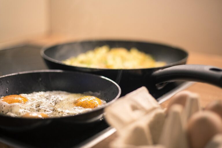 So gelingt Kochen bei Stromausfall mit cleveren Vorräten und Geräten Kochen bei Stromausfall mit Vorräten und alternativen Geräten für warme Mahlzeiten
