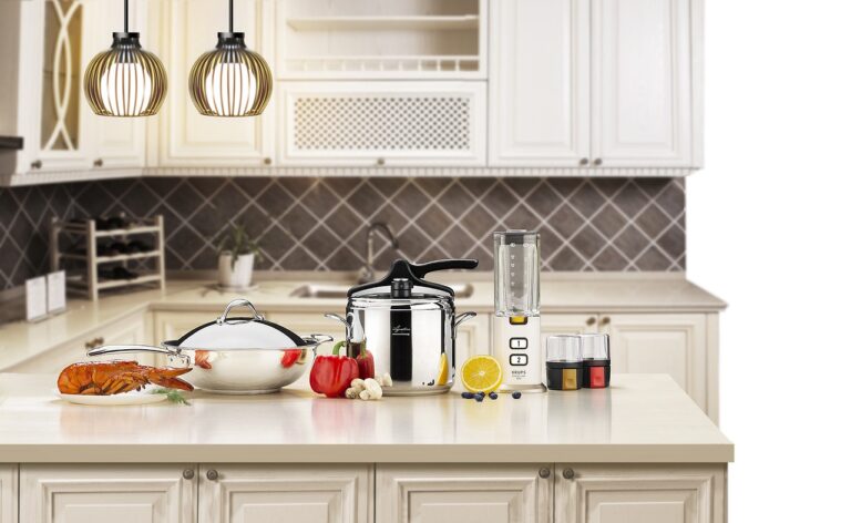 Mobiler Backofen auf Campingplatz für flexible Zubereitung warmer Mahlzeiten unterwegs